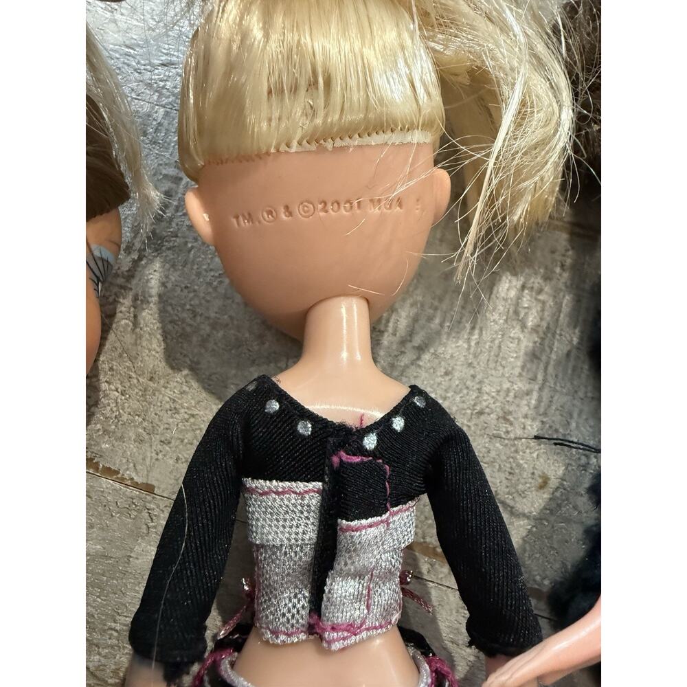 2001 Bratz Doll Lot - 7 Dolls, Clothes, Accessories - Picture 12 of 15